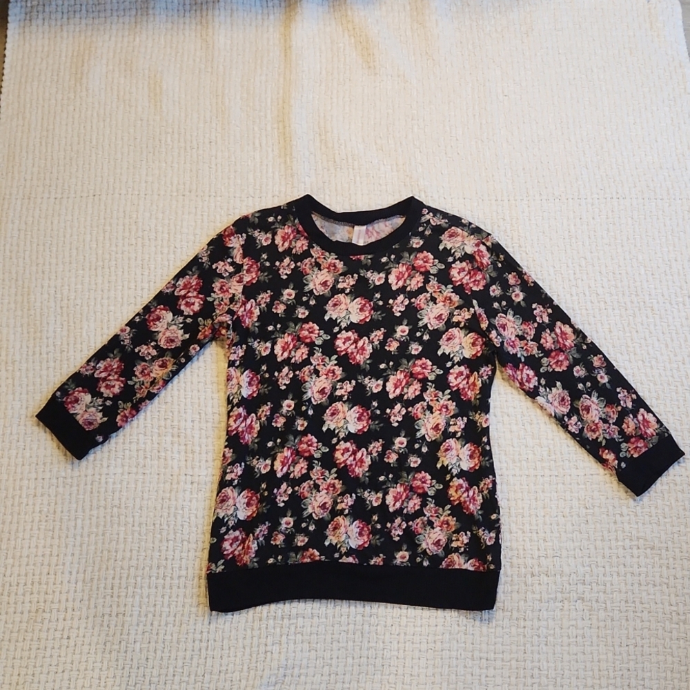 Large Light Sweater with Roses